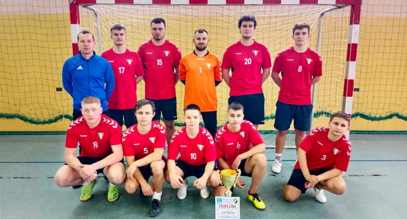 Zdjęcie zwycięskiej drużyny GLKS Fałków