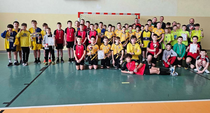Pamiątkowe zdjęcie uczestników Turnieju Czterech Gmin w Królewcu