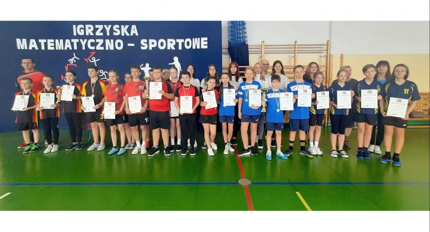 Zdjęcie wszystkich uczestników drugiego etapu igrzysk