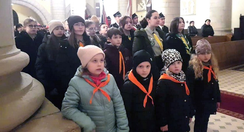Zdjęcie z Papieskiego Apelu Jasnogórskiego w kościele parafialnym w Miedzierzy