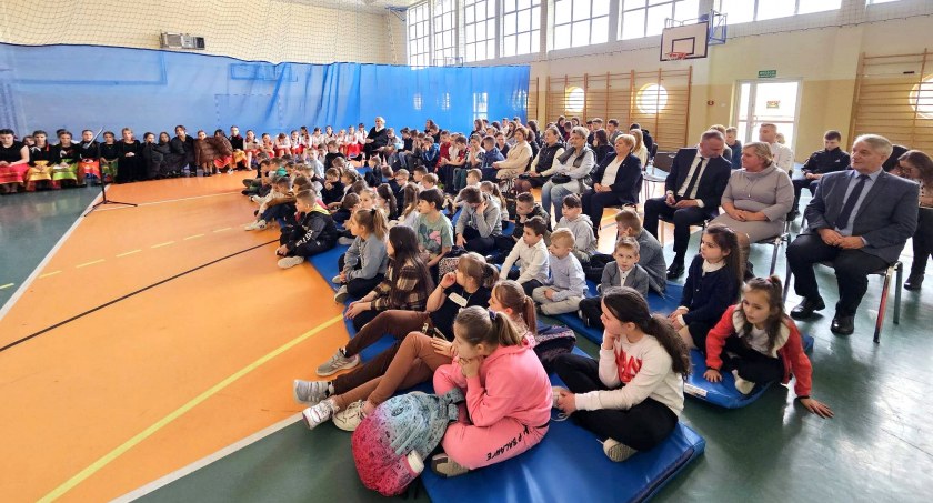 Zdjęcie publiczności podczas środowego wydarzenia w SP Królewiec