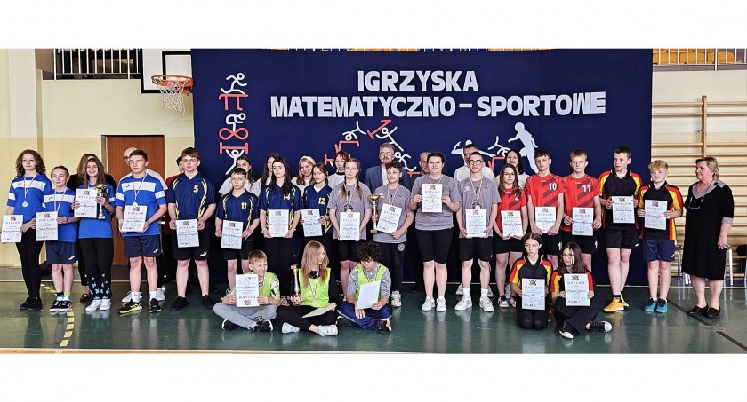 Zdjęcie uczestników trzeciego etapu Igrzysk Matematyczno-Sportowych w Królewcu