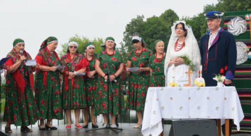 Na zdjęciu: konkursowe scenki KGW z gminy Końskie