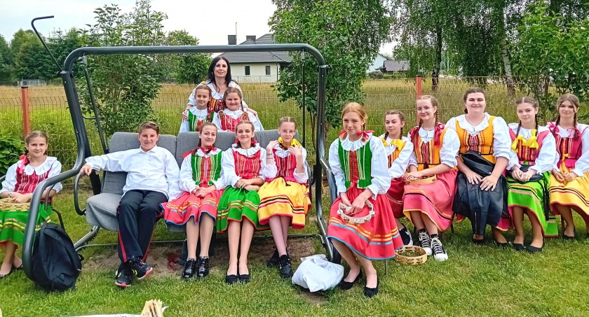 Zdjęcie zespołu Królewiaczki w Muzeum Ludowym w Adamowie