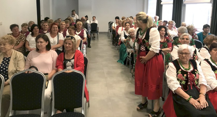 Zdjęcie ze spotkanina przedstawicieli KGW z gminy Końskie z minister Anną Krupką