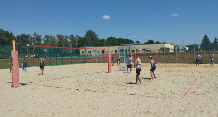 Zdjęcie z turnieju siatkówki plażowej