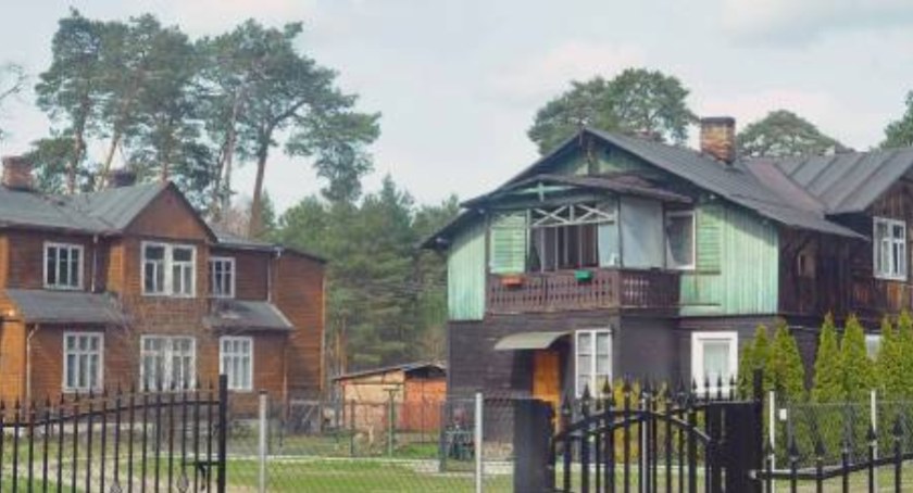 Na zdjęciu: niektóre wille w Czrnieckiej Górze przechodzą remonty 