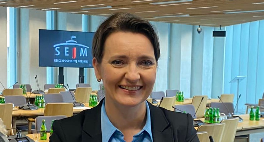 Na zdjęciu: Marzena Okła-Drewnowicz otwiera listę KO w województwie świętokrzyskim (fot. FB)