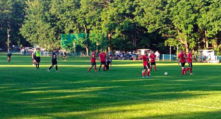 Zdjęcie z meczu pucharowego GLKS Fałków - KS Smyków