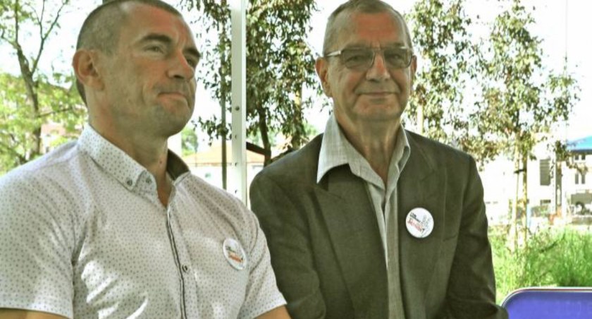 Na zdjęciu: Dariusz Łyżwa (z lewej) przewodniczący Solidarności zachęcał do wstąpienia do związku