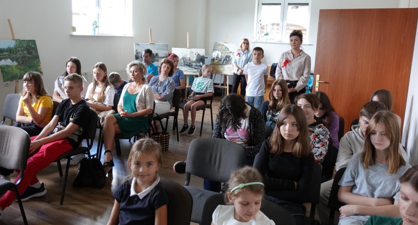 Zdjęcie z akcji Narodowego Czytania w Gowarczowie