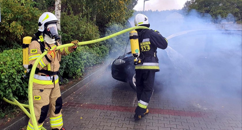 Zdjęcie z ćwiczeń straży pożarnej na stacji paliw w Gowarczowie