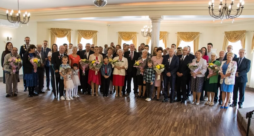 Zdjęcie uczestników uroczystości w Miedzierzy