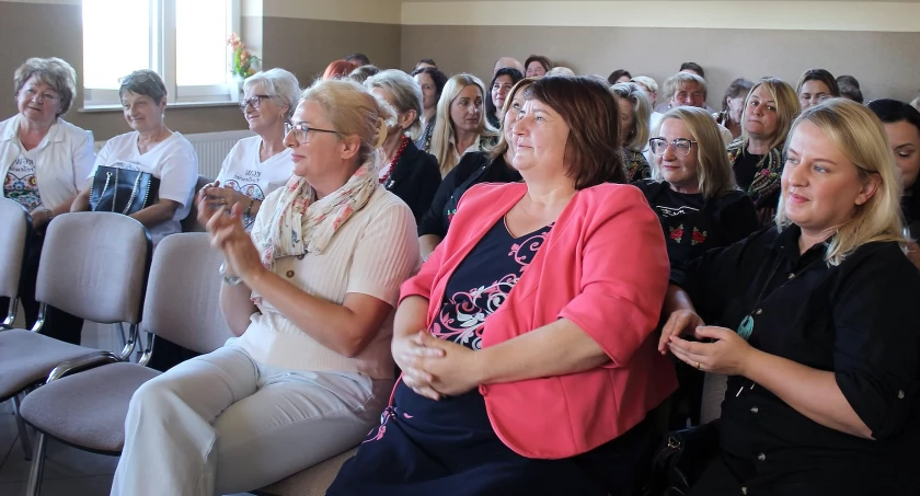 Zdjęcie ze spotkania w świetlicy w Kozowie (fot. Gmina Smyków)