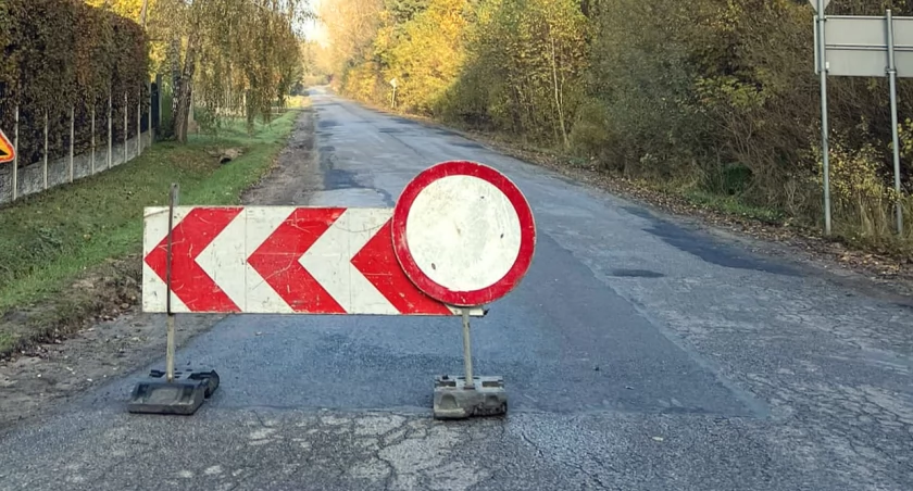 Zdjęcie remontowanego odcinka drogi (fot. Gmina Stąporków)