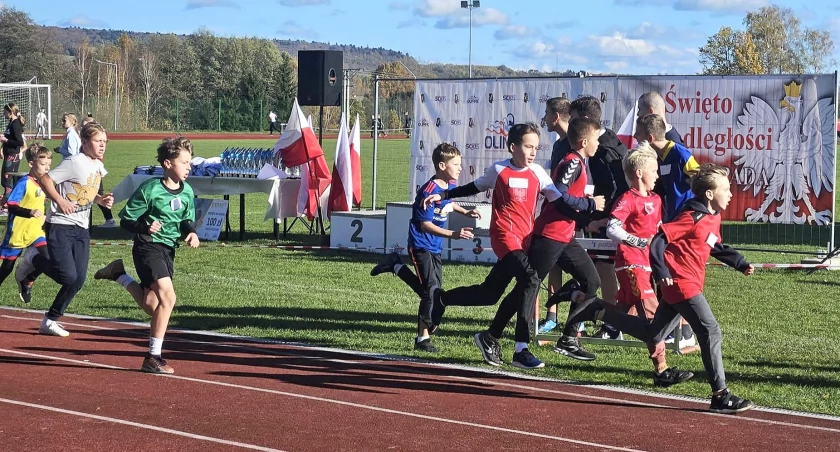 Zdjęcie biegaczy podczas zawodów w Strawczynku