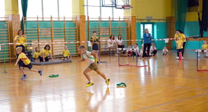 Zdjęcie dzieci uczestniczących w Olimpiadzie
