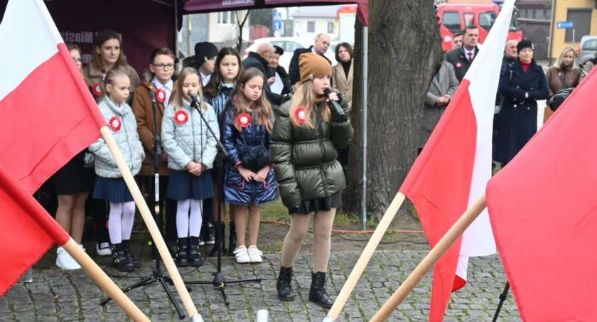 Zdjęcie dzieci ze Szkoły Podstawowej w Radoszycach, które zaprezentowały piękny program artystyczny