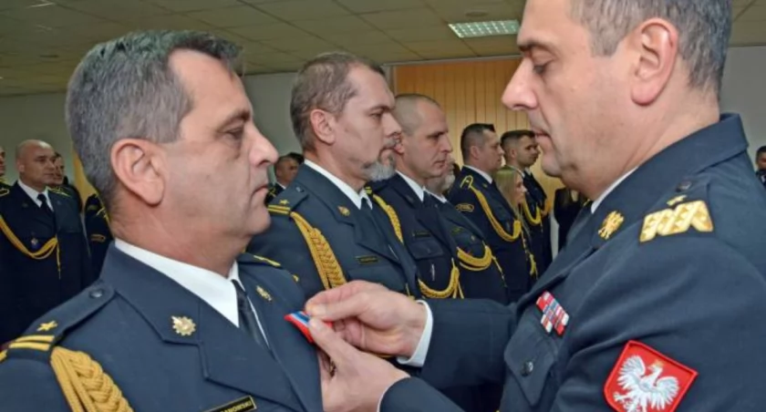 Na zdjęciu: kolejny do odznaczania mł. bryg. Mariusz Czapelski. Fot. KW PSP Kielce