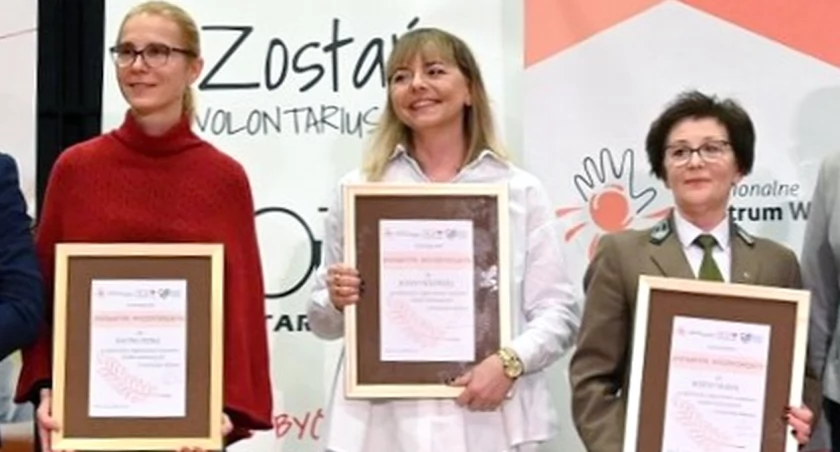 Zdjęcie Joanny Kołodziej (w środku) wśród nagrodzonych