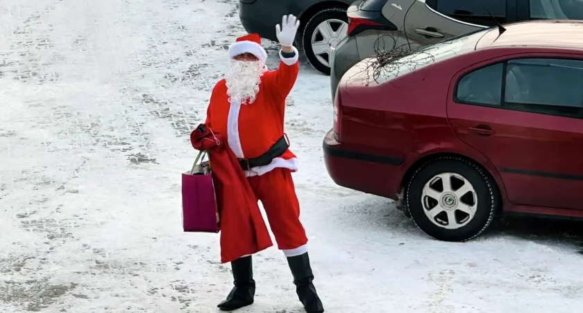 Zdjęcie Świętego Mikołaja, który już 4 grudnia widziany był w Fałkowie