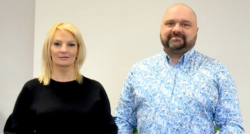 Zdjęcie burmistrz Doroty Łukomska i prezesa Andrzej Kos, inicjatorów Akademii Piłki Ręcznej w Stąporkowie