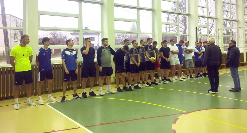 Zdjęcie uczestników Międzygminnego Gwiazdkowego Turnieju Piłki Siatkowej Słupia vs Krasocin