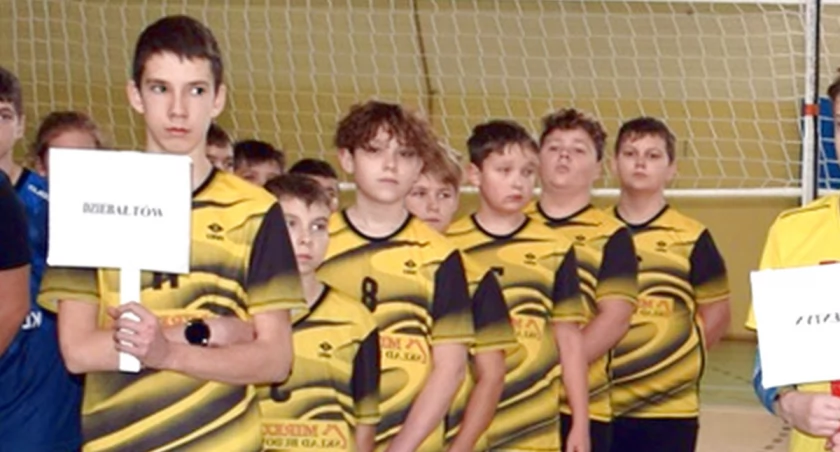 Zdjęcie siatkarzy SP w Dziebałtowie na Festiwalu Mini-Piłki Siatkowej w Kluczewsku