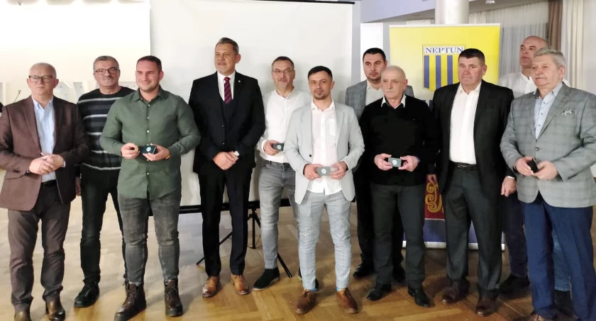 Pamiątkowe zdjęcie ze spotkania noworocznego Neptuna Końskie