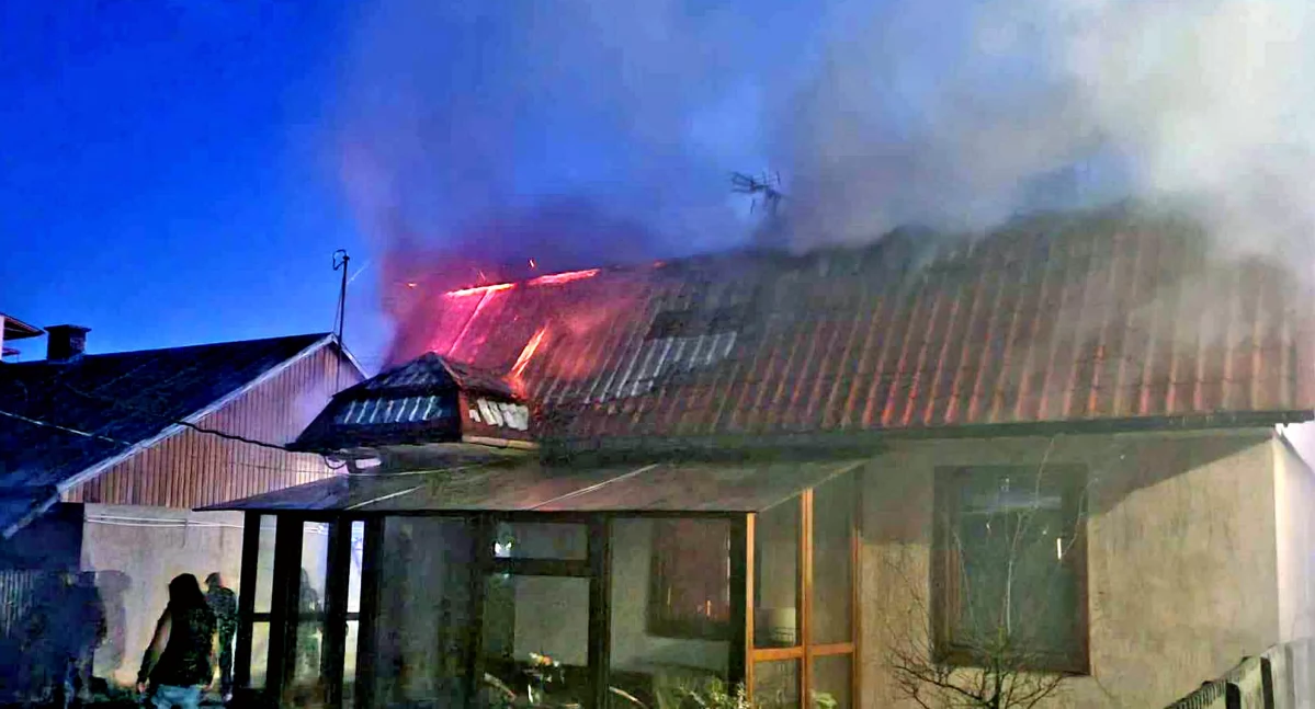 Zdjęcie domu w Padoszycach. Po pożarze nie nadaje się do zamieszkania