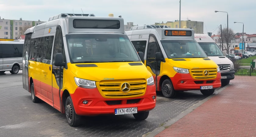 Zdjęcie busów na koneckim dworcu