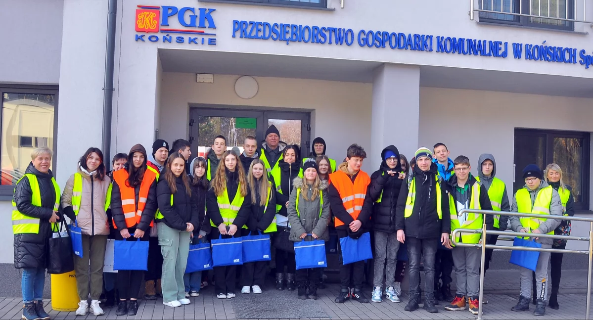 Zdjęcie uczestników ekologicznej wycieczki do PGK w Końskich