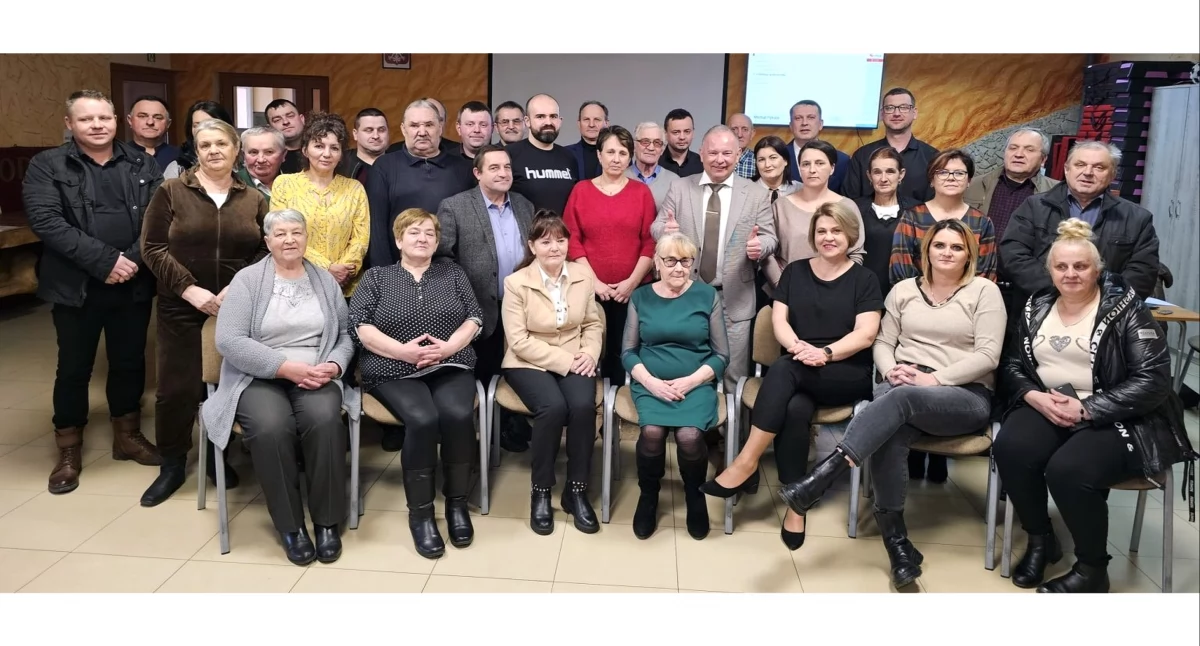 Zdjęcie sołtysów z gminy Radoszyce z burmistrzem Michałem Pękalą
