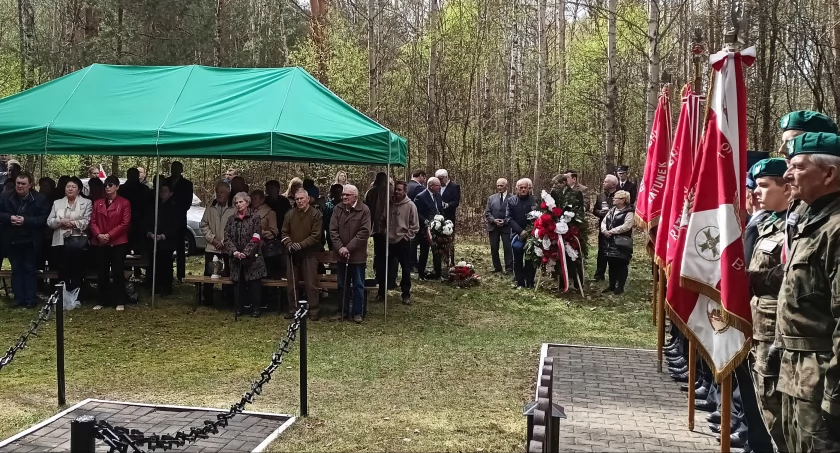 Zdjęcie ze Mszy świętej w lesie k. Wąszosza