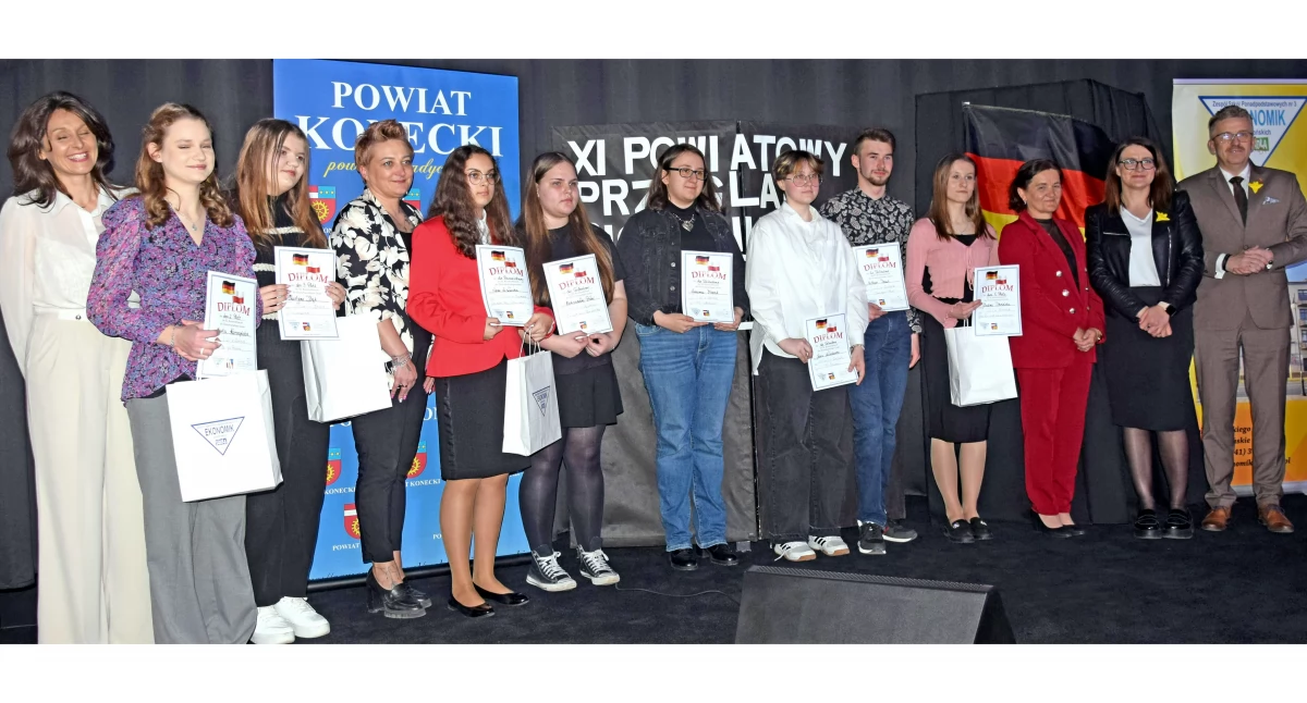 Zdjęcie nagrodzonych i gości