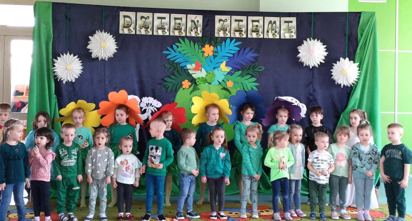 Zdjęcie z uroczystostości Dnia Ziemi w Przedszkolu w Smykowie