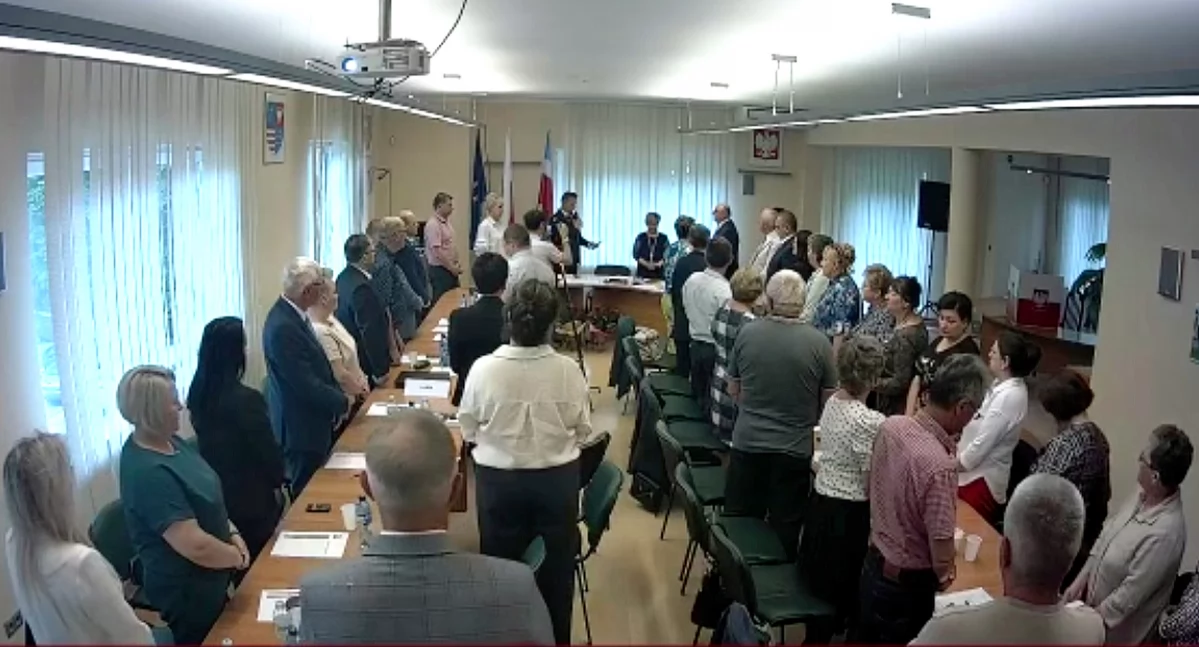 Zdjęcie z pierwszej sesji nowej Rady Gminy w Fałkowie
