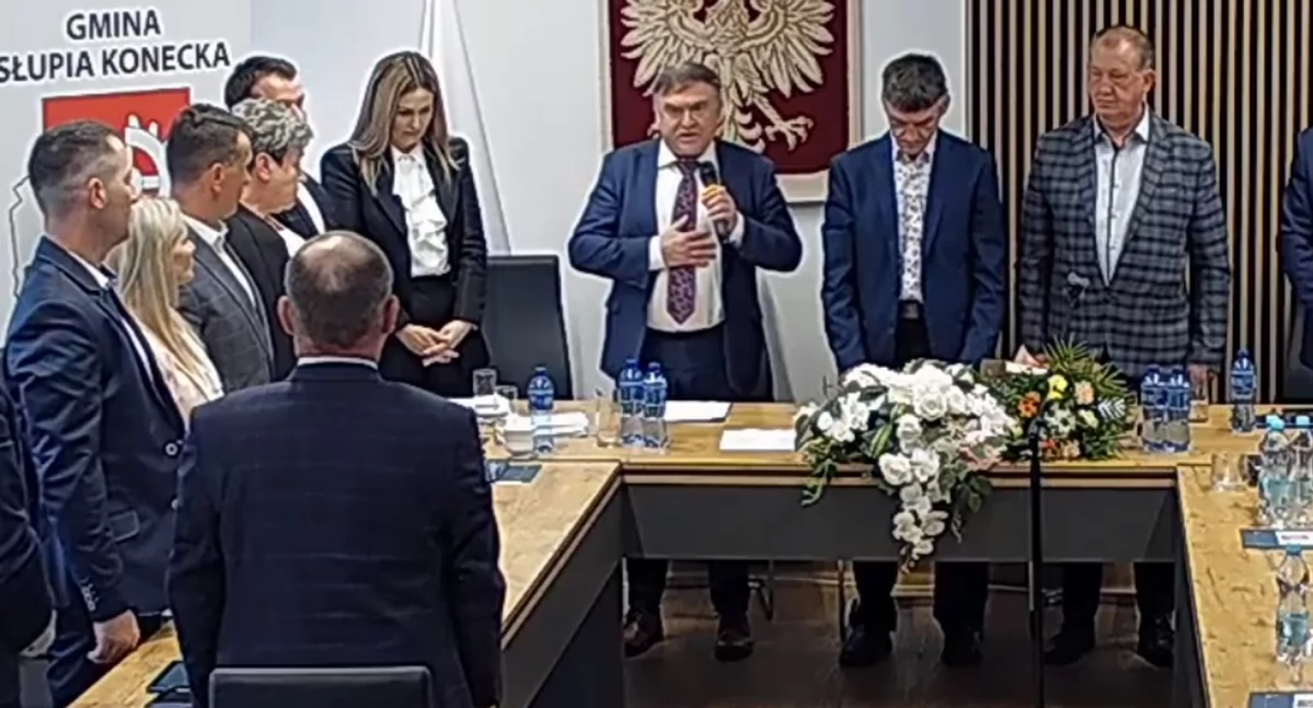 Zdjęcie wójta Roberta Wielgopolana, który składa ślubowanie