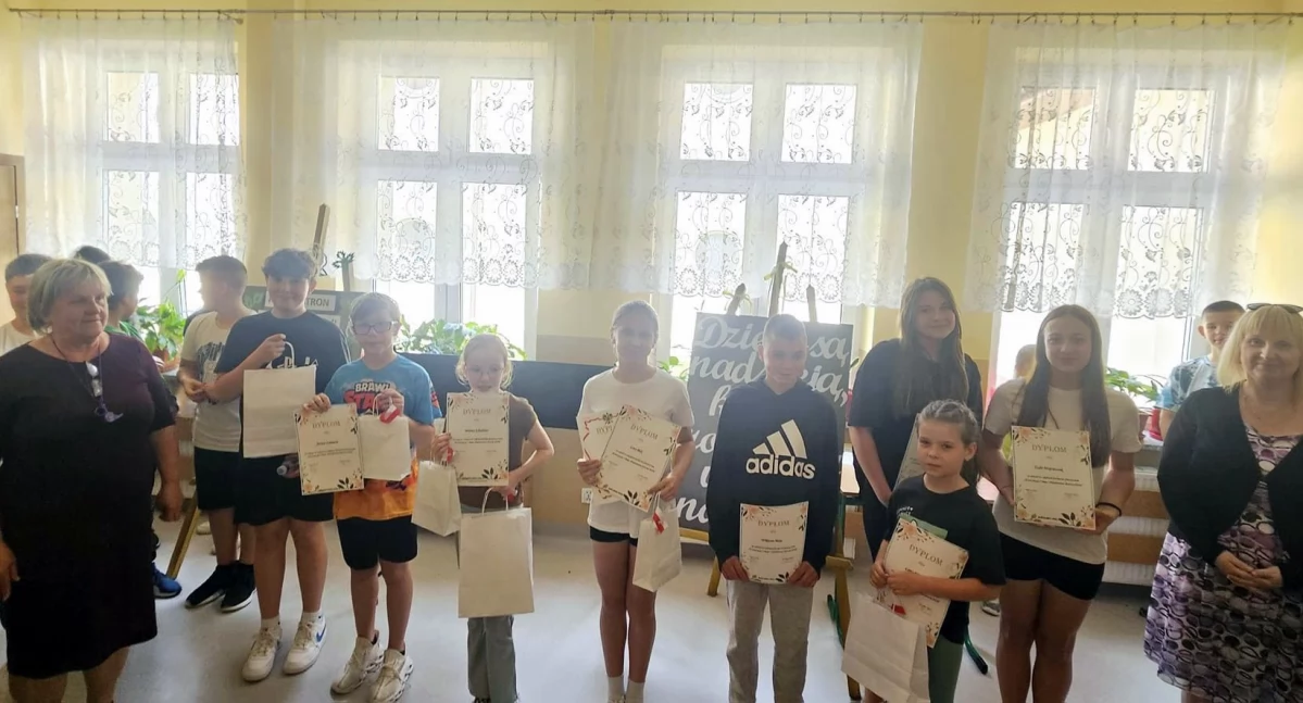 Zdjęcie laureatów konkursów