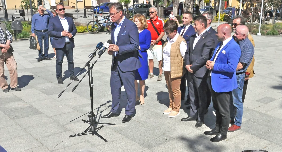 Zdjęcie działaczy PiS w Końskich