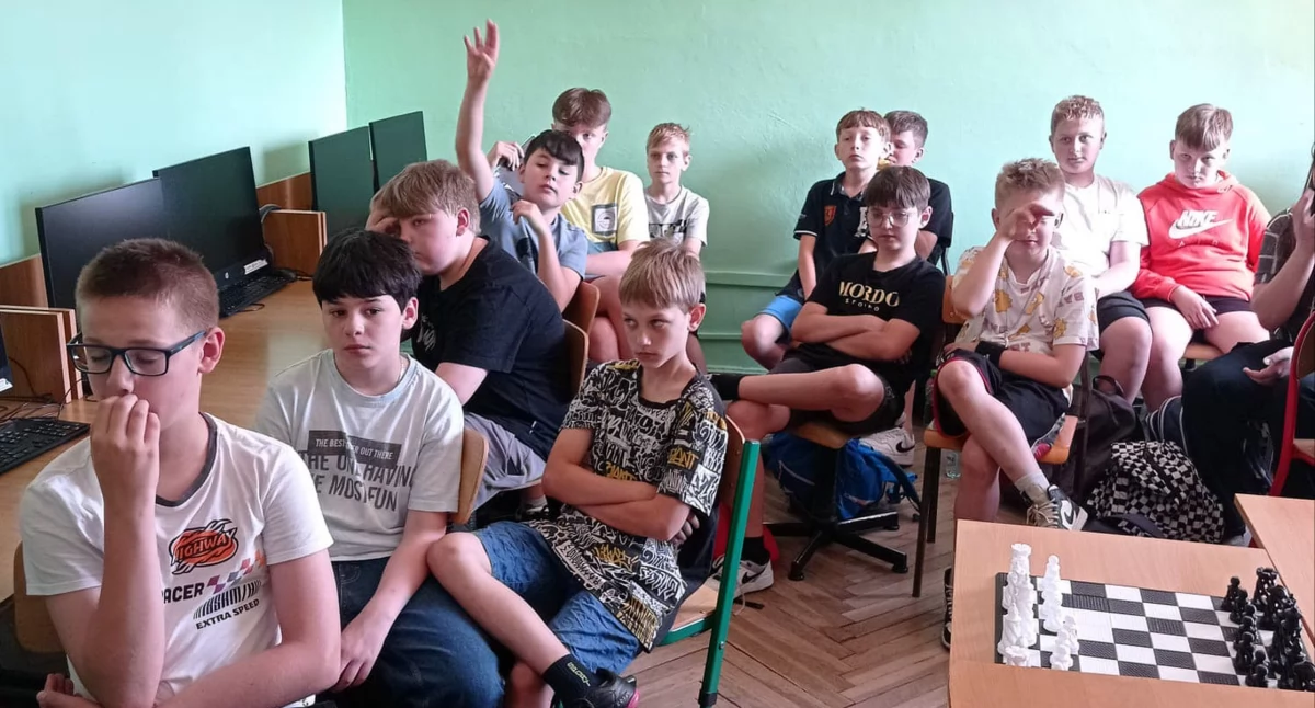 Zdjęcie uczniów PSP nr 2 w Stąporkowie podczas spotkania