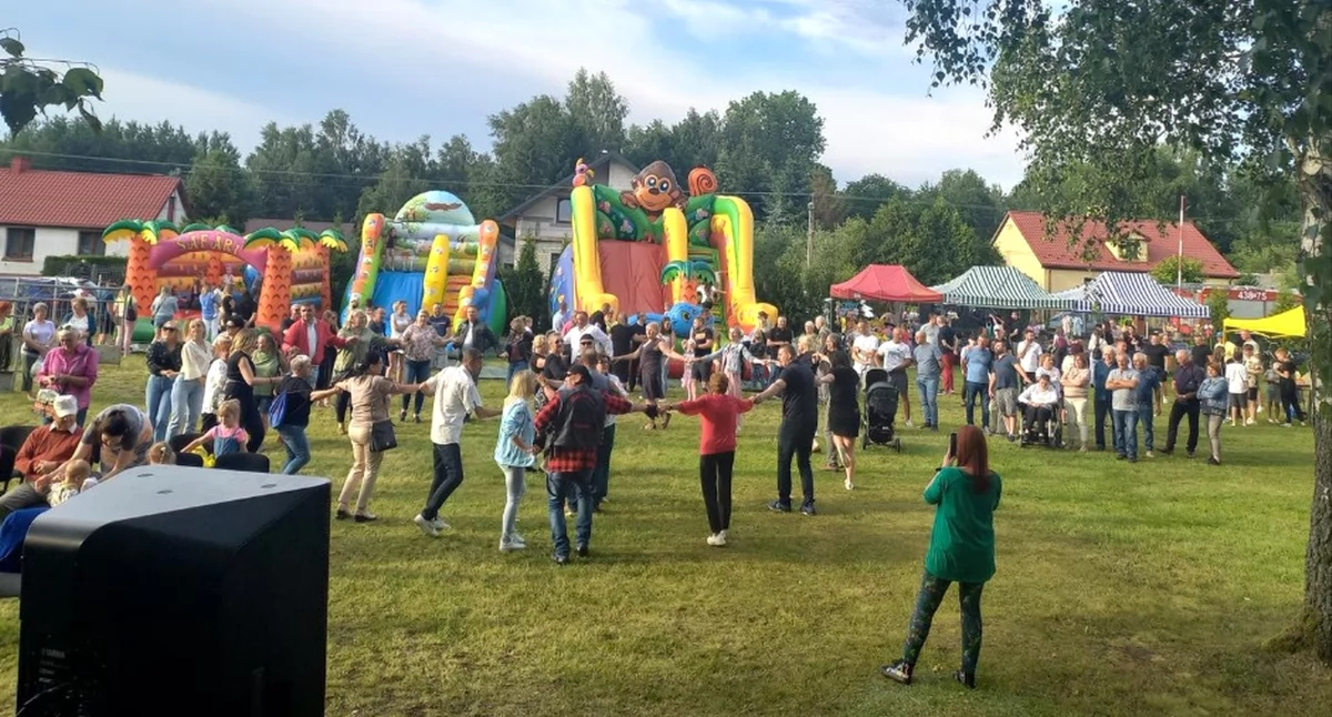Zdjęcie mieszkańców gminy Gowarczów, którzy jak widać są gotowi do sezonu letniego