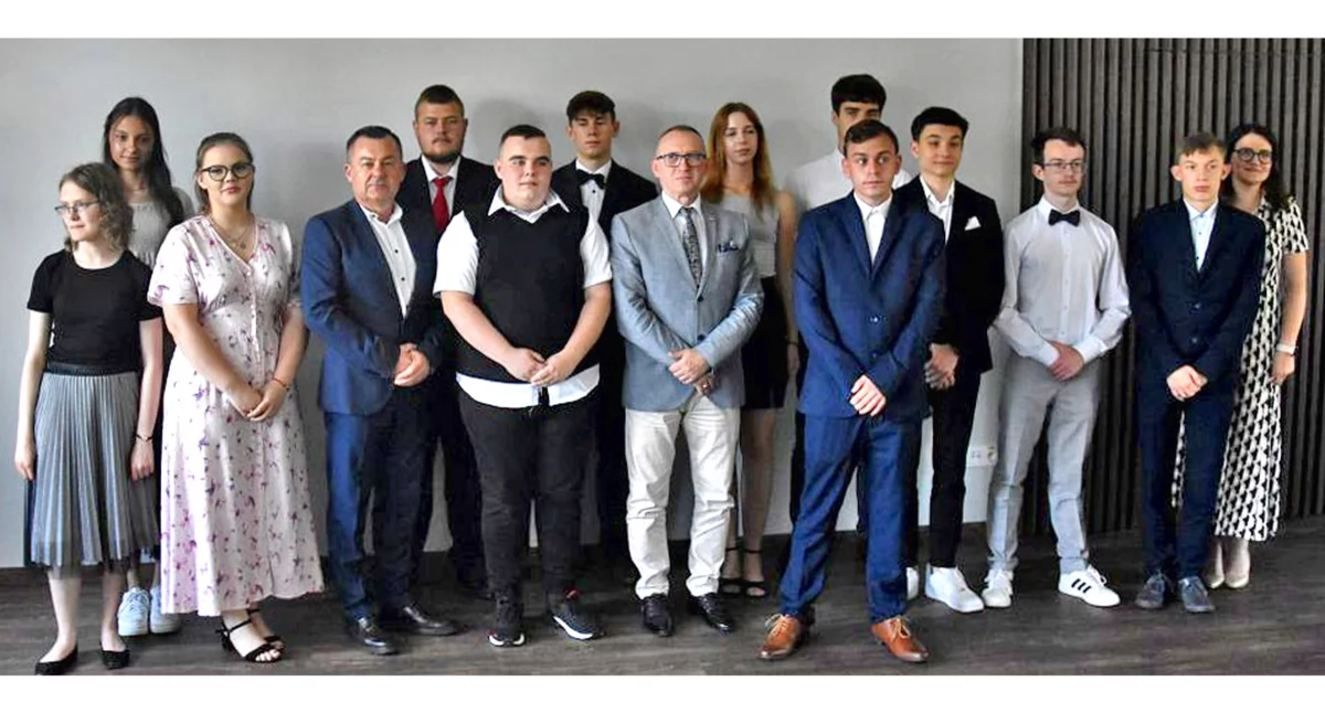 Zdjęcie nagrodzonych i nagradzających