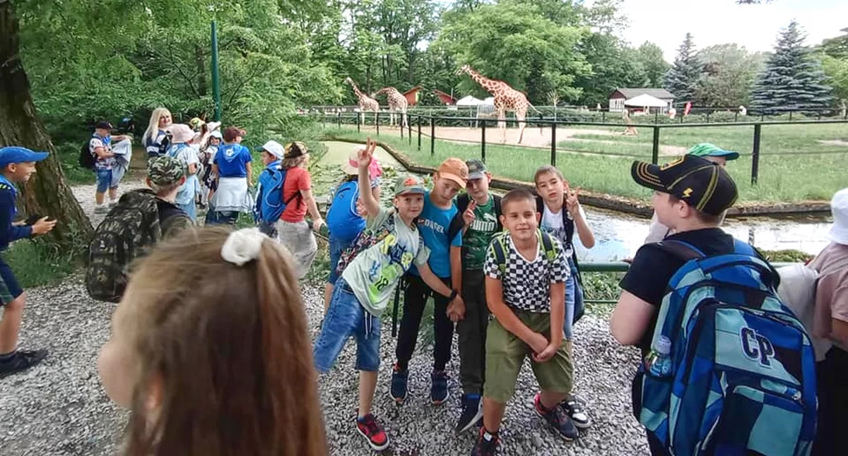 Zdjęcie uczniów PSP w Czermnie na wycieczce w ZOO w Łodzi