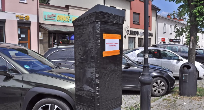 Zdjęcie parkomatu w centrum Końskich