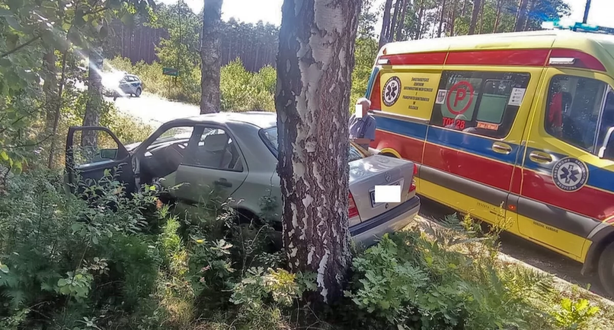 Wypadki , JANÓW Volvo zderzył mercedesem osoby odwieziono - zdjęcie, fotografia