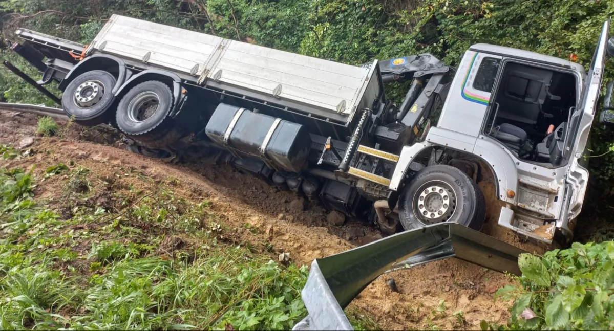 Zdjęcie: Przewrócone auto ciężarowe