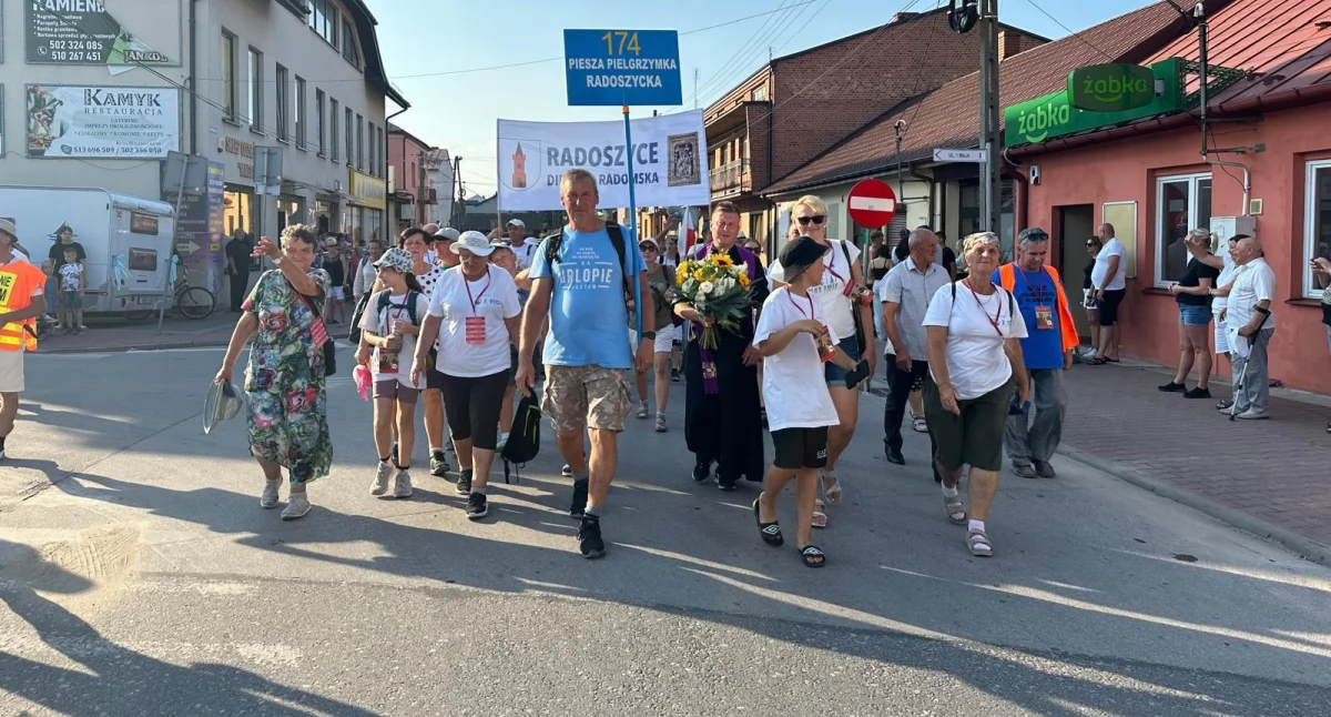 Zdjęcie: Szczęśliwy koniec pielgrzymowania w rodzinnych Radoszycach