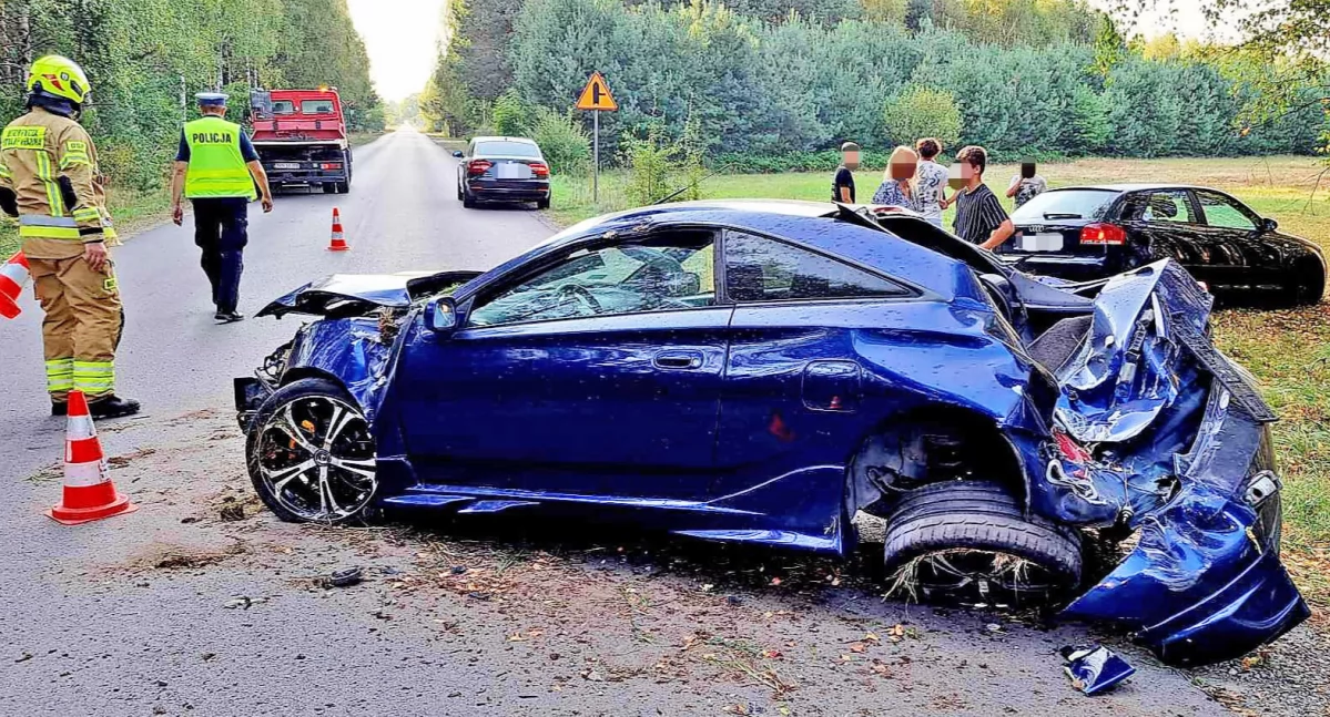 Zdjęcie toyoty po dachowaniu