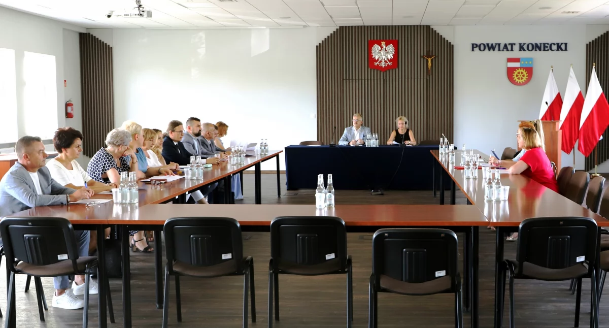 Zdjęcie z posiedzenia Rady Społecznej przy Zespole Opieki Zdrowotnej w Końskich
